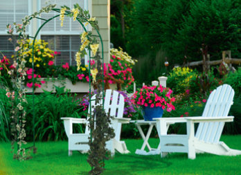  An elegant archway for enhancing the entrance to the house or a pathway